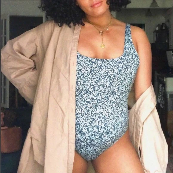 Everlane Square Neck Blue & White Floral Feminine Boho One Piece Swimsuit Sz L - Picture 4 of 16